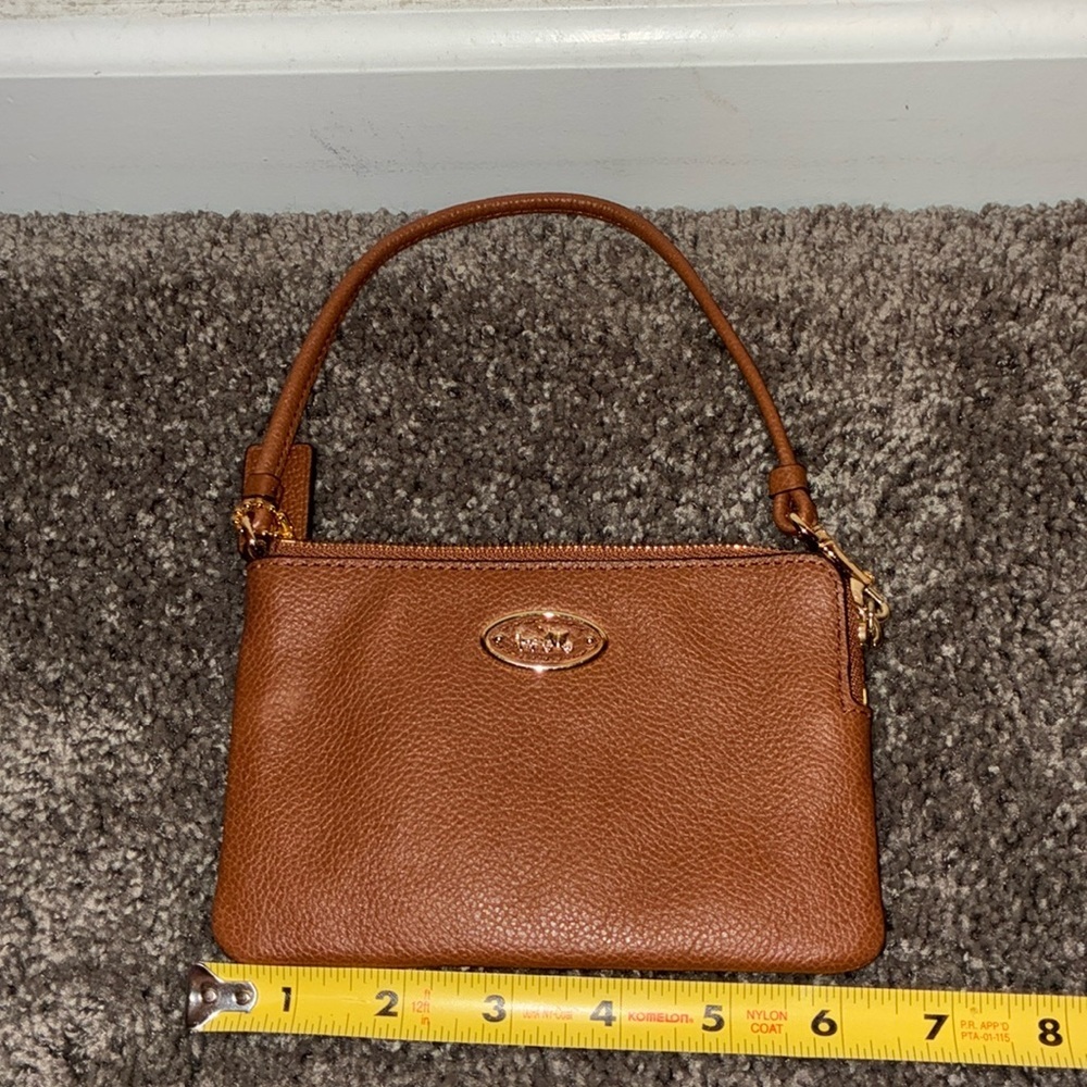Coach CORNER ZIP WRISTLET IN CROSSGRAIN LEATHER - Picture 4 of 6